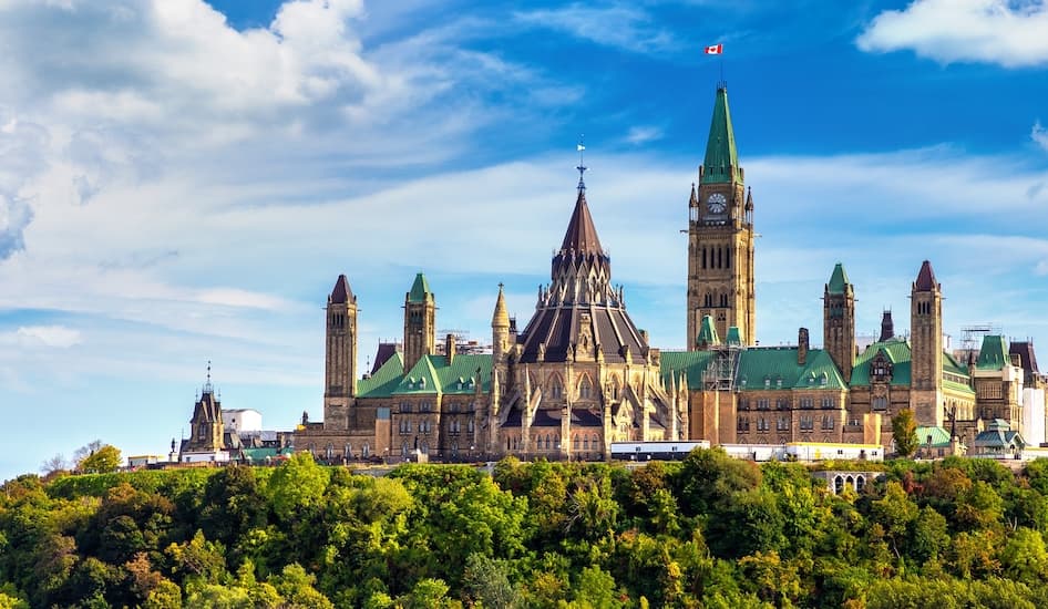 Landscape photo of the Canadian Parliament 